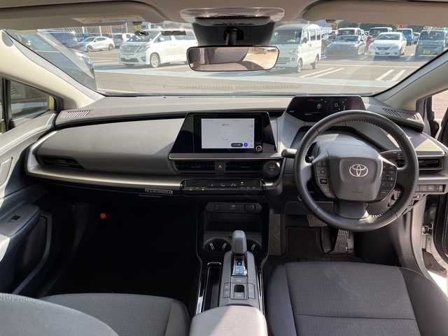 トヨタ プリウス X 愛知県 2023(令5)年 5.5万km シルバーメタリック 純正8型ディスプレイオーディオ　ナビ機能なし/レーダークルーズコントロール/フルセグ/Bluetooth/バックカメラ/コーナーセンサー/ETC2.0/LEDヘッドライト/ブラインドスポットモニター/LEDヘッドライト/レーンキープアシスト/オートマチックハイビーム/ステアリングスイッチ/スマートキー/プッシュスタート