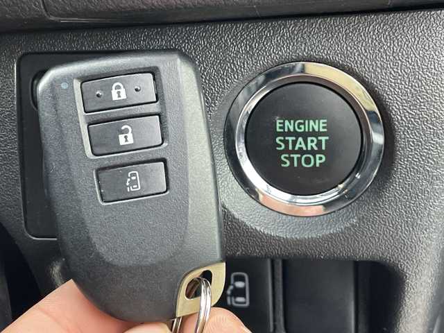 トヨタ ハイエース GL 群馬県 2023(令5)年 2.9万km ブラックマイカ 純正12.1型後席モニター　純正ナビ　全周囲カメラ　フルセグTV　電動スライドドア　ビルトインETC　純正前後ドラレコ　衝突被害軽減ブレーキ　レーンアシスト　クリアランスソナー　スマートキー　禁煙車