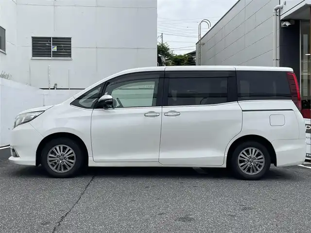 トヨタ エスクァイア Xi 千葉県 2015(平27)年 12.1万km ホワイトパールクリスタルシャイン (株)IDOMが運営する【じしゃロン八千代店】の自社ローン対象車両になります。こちらは現金またはオートローンご利用時の価格です。自社ローンご希望の方は別途その旨お申付け下さい/純正ナビ（CD・DVD・BT接続可）/フルセグテレビ/アラウンドビューモニター/ETC/フリップダウンモニター/片側パワースライドドア/LEDヘッドライト