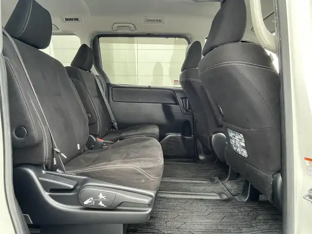 トヨタ エスクァイア Xi 千葉県 2015(平27)年 12.1万km ホワイトパールクリスタルシャイン (株)IDOMが運営する【じしゃロン八千代店】の自社ローン対象車両になります。こちらは現金またはオートローンご利用時の価格です。自社ローンご希望の方は別途その旨お申付け下さい/純正ナビ（CD・DVD・BT接続可）/フルセグテレビ/アラウンドビューモニター/ETC/フリップダウンモニター/片側パワースライドドア/LEDヘッドライト