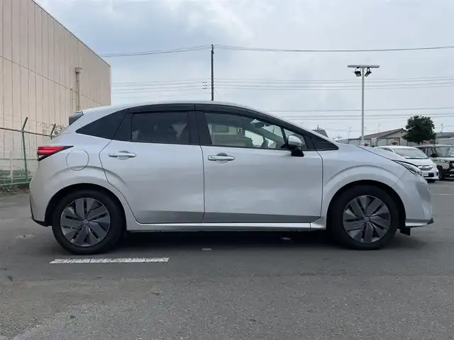 日産 ノート X FOUR 東京都 2023(令5)年 3.9万km ブリリアントシルバー 純正ナビ/アラウンドビューモニター/インテリジェントルームミラー/エマージェンシーブレーキ/車線逸脱警報/プロパイロット/ソナー/シートヒーター/ＥＴＣ/ワイヤレス充電器/ドライブレコーダー