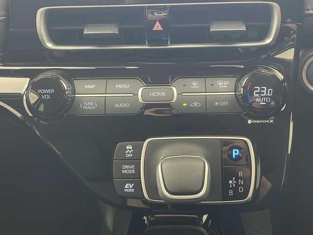 トヨタ アクア G 秋田県 2022(令4)年 3万km ブラックマイカ 4WD/ワンオーナー/10.5インチディスプレイオーディオ(BT フルセグTV)/バックカメラ/TOYOTAsafetySense/　・プリクラッシュセーフティ/　・レーダークルーズコントロール（全車速追従機能付き）/　・レーントレーシングアシスト/　・ロードサインアシスト/　・オートマチックハイビーム/　・ドライバー異常時対応システム/　・プロアクティブドライビングアシスト/　・パーキングサポートブレーキ（前後方静止物）/AC100V/スマートキー/プッシュスタート/LEDヘッドライト/ETC/社外前後ドラレコ/コーナーセンサー/電動格納ミラー