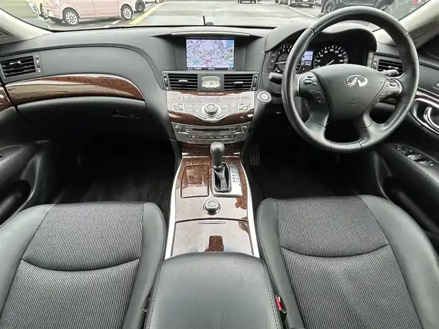 日産 フーガ ハイブリッド 鳥取県 2016(平28)年 6.9万km ブリリアントホワイトパール ワンオーナー/純正ナビ/フルセグ/DVD/CD/BT/全方位カメラ・ビルトインETC/ハーフレザーシート/パワーシート/助手席オットマン/衝突軽減ブレーキ/レーダークルーズコントロール/レーンキープアシスト/LEDヘッドライト/フォグライト/純正18インチアルミホイール/プッシュエンジンスタート/木目調パネル/フロアマット・ドアバイザー/保証書・取扱説明書/スペアキー
