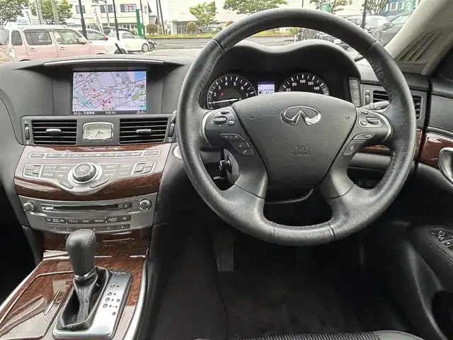 日産 フーガ ハイブリッド 鳥取県 2016(平28)年 6.9万km ブリリアントホワイトパール ワンオーナー/純正ナビ/フルセグ/DVD/CD/BT/全方位カメラ・ビルトインETC/ハーフレザーシート/パワーシート/助手席オットマン/衝突軽減ブレーキ/レーダークルーズコントロール/レーンキープアシスト/LEDヘッドライト/フォグライト/純正18インチアルミホイール/プッシュエンジンスタート/木目調パネル/フロアマット・ドアバイザー/保証書・取扱説明書/スペアキー