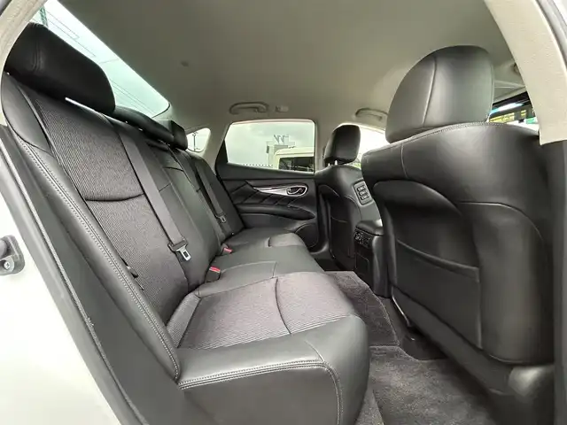 日産 フーガ ハイブリッド 鳥取県 2016(平28)年 6.9万km ブリリアントホワイトパール ワンオーナー/純正ナビ/フルセグ/DVD/CD/BT/全方位カメラ・ビルトインETC/ハーフレザーシート/パワーシート/助手席オットマン/衝突軽減ブレーキ/レーダークルーズコントロール/レーンキープアシスト/LEDヘッドライト/フォグライト/純正18インチアルミホイール/プッシュエンジンスタート/木目調パネル/フロアマット・ドアバイザー/保証書・取扱説明書/スペアキー