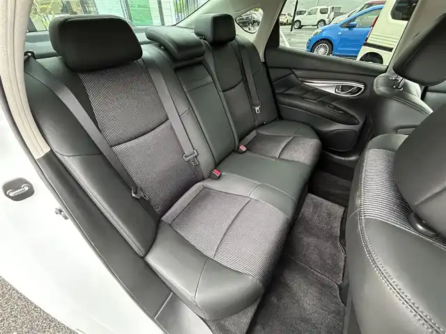 日産 フーガ ハイブリッド 鳥取県 2016(平28)年 6.9万km ブリリアントホワイトパール ワンオーナー/純正ナビ/フルセグ/DVD/CD/BT/全方位カメラ・ビルトインETC/ハーフレザーシート/パワーシート/助手席オットマン/衝突軽減ブレーキ/レーダークルーズコントロール/レーンキープアシスト/LEDヘッドライト/フォグライト/純正18インチアルミホイール/プッシュエンジンスタート/木目調パネル/フロアマット・ドアバイザー/保証書・取扱説明書/スペアキー
