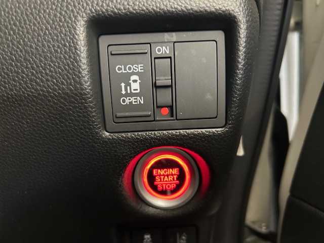ホンダ Ｎ ＢＯＸ カスタム G L ホンダセンシング 静岡県 2018(平30)年 11.8万km プレミアムホワイトパールⅡ (株)IDOMが運営する【じしゃロン浜松店】の自社ローン専用車両になりますこちらは現金またはオートローンご利用時の価格です。自社ローンご希望の方は別途その旨お申付け下さい/純正メモリナビ/Bluetooth/CD/DVD/SD/USB/フルセグTV/左側パワースライドドア/衝突被害軽減システム/ＥＴＣ/横滑り防止装置/カーテンエアバック/盗難防止装置/アイドリングストップ/バックカメラ/プッシュスタート/純正アルミホイール/オートエアコン