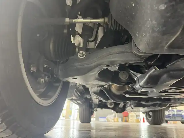 トヨタ ランドクルーザー プラド TX Lパッケージ マットブラED 三重県 2024(令6)年 1.4万km ホワイトパールクリスタルシャイン 2.8L ディーゼルターボ/4WD/MTモード付フロア6AT/【OP】純正 9インチナビ/（AM/FM/USB/iPod/Bluetooth/Miracast/CarPlay/AndroidAuto）/【OP】マルチテレインモニター（360カメラ）/ドライブレコーダー前後/ビルトイン ETC2.0/Toyota Safety Sense/・プリクラッシュセーフティ［PCS］/・レーンディパーチャーアラート［LDA］/・レーダークルコン/・オートハイビーム［AHB］/・ロードサインアシスト［RSA］/・【OP】ブラインドスポットモニター［BSM］＆パーキングサポートブレーキ（前後静止物・後方接近車両）/・先行車発進告知機能［TMN］/・オートハイビーム［AHB］/・ダウンヒルアシストコントロール*/装備/・【OP】ムーンルーフ/ブラックルーフレール/・本革シート（ニュートラルベージュ）/・シートヒーター＆ベンチレーション（D/N）/・左右独立オートエアコン/・オートライト＆ハイビーム/・LED ヘッドランプ＋フロントフォグランプ/・センターデフロック*/・2速発進機能*/・DPF手動再生機能*/・マットブラED専用 純正18inAW/・保/取/ナビ取/・スマートキーx2/など/*…ディーゼルのみの装備