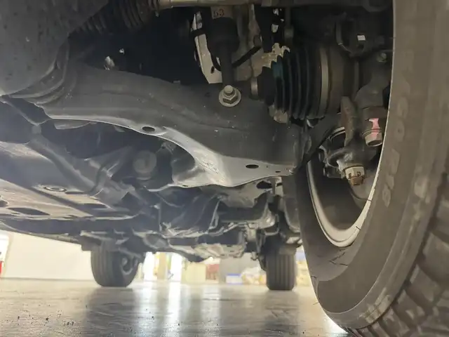 トヨタ ランドクルーザー プラド TX Lパッケージ マットブラED 三重県 2024(令6)年 1.4万km ホワイトパールクリスタルシャイン 2.8L ディーゼルターボ/4WD/MTモード付フロア6AT/【OP】純正 9インチナビ/（AM/FM/USB/iPod/Bluetooth/Miracast/CarPlay/AndroidAuto）/【OP】マルチテレインモニター（360カメラ）/ドライブレコーダー前後/ビルトイン ETC2.0/Toyota Safety Sense/・プリクラッシュセーフティ［PCS］/・レーンディパーチャーアラート［LDA］/・レーダークルコン/・オートハイビーム［AHB］/・ロードサインアシスト［RSA］/・【OP】ブラインドスポットモニター［BSM］＆パーキングサポートブレーキ（前後静止物・後方接近車両）/・先行車発進告知機能［TMN］/・オートハイビーム［AHB］/・ダウンヒルアシストコントロール*/装備/・【OP】ムーンルーフ/ブラックルーフレール/・本革シート（ニュートラルベージュ）/・シートヒーター＆ベンチレーション（D/N）/・左右独立オートエアコン/・オートライト＆ハイビーム/・LED ヘッドランプ＋フロントフォグランプ/・センターデフロック*/・2速発進機能*/・DPF手動再生機能*/・マットブラED専用 純正18inAW/・保/取/ナビ取/・スマートキーx2/など/*…ディーゼルのみの装備