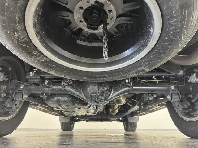トヨタ ランドクルーザー プラド TX Lパッケージ マットブラED 三重県 2024(令6)年 1.4万km ホワイトパールクリスタルシャイン 2.8L ディーゼルターボ/4WD/MTモード付フロア6AT/【OP】純正 9インチナビ/（AM/FM/USB/iPod/Bluetooth/Miracast/CarPlay/AndroidAuto）/【OP】マルチテレインモニター（360カメラ）/ドライブレコーダー前後/ビルトイン ETC2.0/Toyota Safety Sense/・プリクラッシュセーフティ［PCS］/・レーンディパーチャーアラート［LDA］/・レーダークルコン/・オートハイビーム［AHB］/・ロードサインアシスト［RSA］/・【OP】ブラインドスポットモニター［BSM］＆パーキングサポートブレーキ（前後静止物・後方接近車両）/・先行車発進告知機能［TMN］/・オートハイビーム［AHB］/・ダウンヒルアシストコントロール*/装備/・【OP】ムーンルーフ/ブラックルーフレール/・本革シート（ニュートラルベージュ）/・シートヒーター＆ベンチレーション（D/N）/・左右独立オートエアコン/・オートライト＆ハイビーム/・LED ヘッドランプ＋フロントフォグランプ/・センターデフロック*/・2速発進機能*/・DPF手動再生機能*/・マットブラED専用 純正18inAW/・保/取/ナビ取/・スマートキーx2/など/*…ディーゼルのみの装備