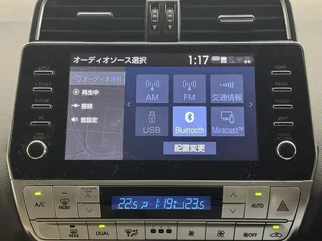 トヨタ ランドクルーザー プラド TX Lパッケージ マットブラED 三重県 2024(令6)年 1.4万km ホワイトパールクリスタルシャイン 2.8L ディーゼルターボ/4WD/MTモード付フロア6AT/【OP】純正 9インチナビ/（AM/FM/USB/iPod/Bluetooth/Miracast/CarPlay/AndroidAuto）/【OP】マルチテレインモニター（360カメラ）/ドライブレコーダー前後/ビルトイン ETC2.0/Toyota Safety Sense/・プリクラッシュセーフティ［PCS］/・レーンディパーチャーアラート［LDA］/・レーダークルコン/・オートハイビーム［AHB］/・ロードサインアシスト［RSA］/・【OP】ブラインドスポットモニター［BSM］＆パーキングサポートブレーキ（前後静止物・後方接近車両）/・先行車発進告知機能［TMN］/・オートハイビーム［AHB］/・ダウンヒルアシストコントロール*/装備/・【OP】ムーンルーフ/ブラックルーフレール/・本革シート（ニュートラルベージュ）/・シートヒーター＆ベンチレーション（D/N）/・左右独立オートエアコン/・オートライト＆ハイビーム/・LED ヘッドランプ＋フロントフォグランプ/・センターデフロック*/・2速発進機能*/・DPF手動再生機能*/・マットブラED専用 純正18inAW/・保/取/ナビ取/・スマートキーx2/など/*…ディーゼルのみの装備
