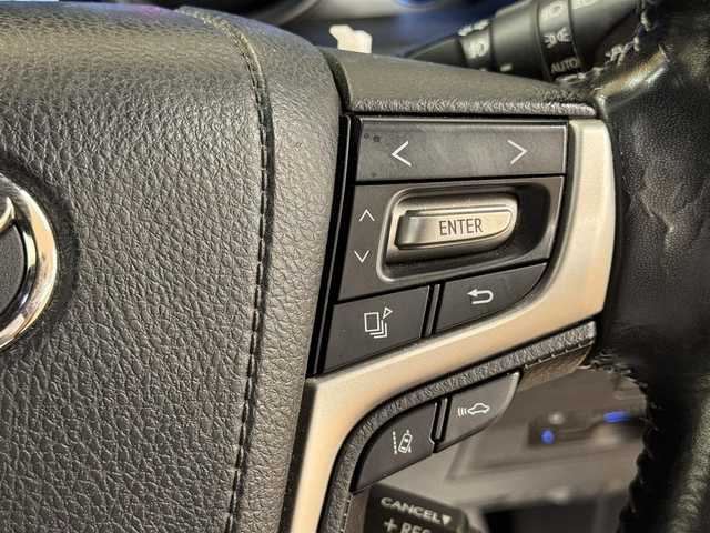 トヨタ ランドクルーザー ZX 群馬県 2016(平28)年 6.5万km ホワイトパールクリスタルシャイン セーフティセンス/モデリスタエアロ/サンルーフ/リアエンターテインメントシステム/純正メーカーナビ/　　CD/DVD/BT/フルセグ/MSV/USB/AUX/パノラミックビューモニター/パワーバックドア/レーダークルーズコントロール/LEDオートライト/オートハイビーム/タンレザーシート/前席シートベンチレーション/前席・2列目シートヒーター/前席・2列目パワーシート（運転席メモリー機能付き）/純正20インチAW/コーナーセンサー/ドライブレコーダー/ブラインドスポットモニター/レーンアシスト/クールボックス/ダウンヒルアシストコントロール/ステアリングヒーター/ステアリングスイッチ/横滑り防止装置/サイド・カーテンエアバッグ/スマートキー/ビルトインETC2.0