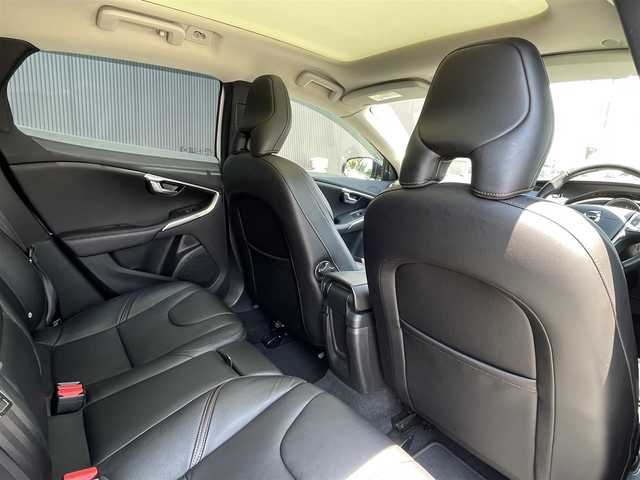 ボルボ Ｖ４０ 長野県 2017(平29)年 4.6万km アイスホワイト パノラマガラスルーフ/ｈａｒｍａｎ／ｋａｒｄｏｎ/黒革シート/ＰＷシート/シートヒーター/ウッドパネル/純正ナビ/バックカメラ/ＴＶ/ｂｌｕｅｔｏｏｔｈ/ＥＴＣ/ＬＥＤヘッドライト