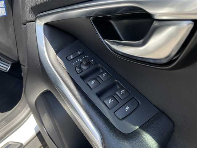 ボルボ Ｖ４０ 長野県 2017(平29)年 4.6万km アイスホワイト パノラマガラスルーフ/ｈａｒｍａｎ／ｋａｒｄｏｎ/黒革シート/ＰＷシート/シートヒーター/ウッドパネル/純正ナビ/バックカメラ/ＴＶ/ｂｌｕｅｔｏｏｔｈ/ＥＴＣ/ＬＥＤヘッドライト