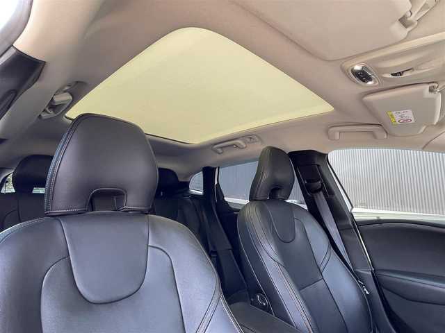 ボルボ Ｖ４０ 長野県 2017(平29)年 4.6万km アイスホワイト パノラマガラスルーフ/ｈａｒｍａｎ／ｋａｒｄｏｎ/黒革シート/ＰＷシート/シートヒーター/ウッドパネル/純正ナビ/バックカメラ/ＴＶ/ｂｌｕｅｔｏｏｔｈ/ＥＴＣ/ＬＥＤヘッドライト