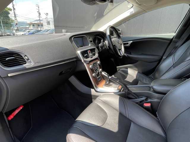 ボルボ Ｖ４０ 長野県 2017(平29)年 4.6万km アイスホワイト パノラマガラスルーフ/ｈａｒｍａｎ／ｋａｒｄｏｎ/黒革シート/ＰＷシート/シートヒーター/ウッドパネル/純正ナビ/バックカメラ/ＴＶ/ｂｌｕｅｔｏｏｔｈ/ＥＴＣ/ＬＥＤヘッドライト