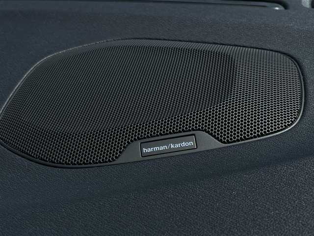 ボルボ Ｖ４０ 長野県 2017(平29)年 4.6万km アイスホワイト パノラマガラスルーフ/ｈａｒｍａｎ／ｋａｒｄｏｎ/黒革シート/ＰＷシート/シートヒーター/ウッドパネル/純正ナビ/バックカメラ/ＴＶ/ｂｌｕｅｔｏｏｔｈ/ＥＴＣ/ＬＥＤヘッドライト