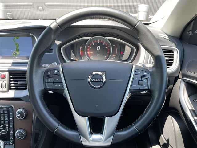 ボルボ Ｖ４０ 長野県 2017(平29)年 4.6万km アイスホワイト パノラマガラスルーフ/ｈａｒｍａｎ／ｋａｒｄｏｎ/黒革シート/ＰＷシート/シートヒーター/ウッドパネル/純正ナビ/バックカメラ/ＴＶ/ｂｌｕｅｔｏｏｔｈ/ＥＴＣ/ＬＥＤヘッドライト
