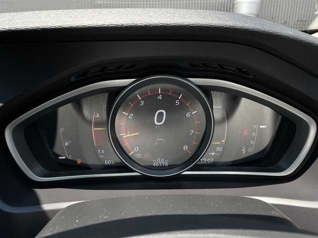 ボルボ Ｖ４０ 長野県 2017(平29)年 4.6万km アイスホワイト パノラマガラスルーフ/ｈａｒｍａｎ／ｋａｒｄｏｎ/黒革シート/ＰＷシート/シートヒーター/ウッドパネル/純正ナビ/バックカメラ/ＴＶ/ｂｌｕｅｔｏｏｔｈ/ＥＴＣ/ＬＥＤヘッドライト