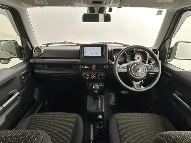 スズキ ジムニー XC 道央・札幌 2024(令6)年 0.8万km ミディアムグレー ・ワンオーナー/・４WD/・純正OPグリル/・メモリーナビ/・フルセグ/・ビルトインETC/・前席シートヒーター/・衝突軽減ブレーキ/・レーンアシスト/・クルーズコントロール/・ダウンヒルアシストコントロール/・ヘッドライトウォッシャー/・ドアミラーヒーター/・プッシュスタート/・スマートキー/・純正フロアマット/・ドアバイザー