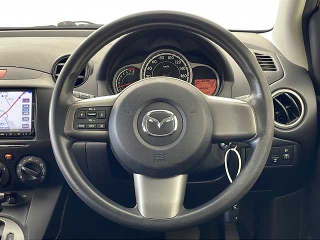 マツダ デミオ 13C 秋田県 2014(平26)年 5.9万km アルミニウムメタリック ４WD/純正メモリナビ/　CD DVD　Bluetooth/フルセグテレビ/ETC/キーレスエントリー/社外AW付き夏タイヤ積込(175/65R14)/純正フロアマット/電格ミラー/オートライト/リモコンキー(スペア有り)/ステアリングリモコン/ライトレベライザー