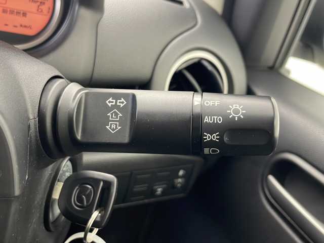 マツダ デミオ 13C 秋田県 2014(平26)年 5.9万km アルミニウムメタリック ４WD/純正メモリナビ/　CD DVD　Bluetooth/フルセグテレビ/ETC/キーレスエントリー/社外AW付き夏タイヤ積込(175/65R14)/純正フロアマット/電格ミラー/オートライト/リモコンキー(スペア有り)/ステアリングリモコン/ライトレベライザー