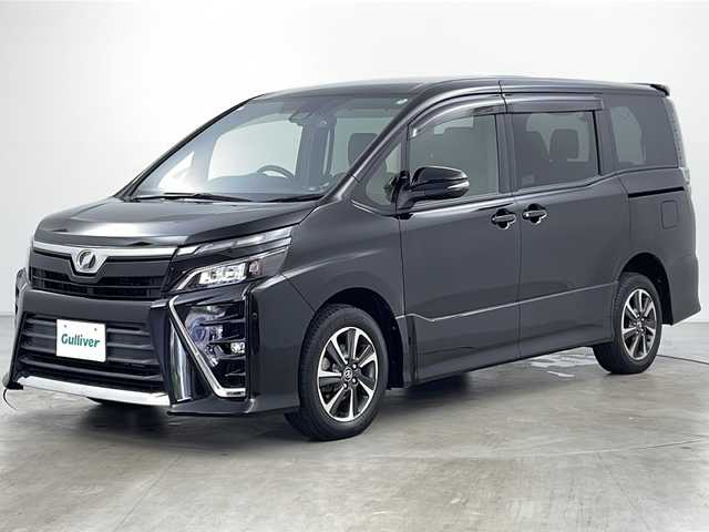 トヨタ ヴォクシー ZS 道央・札幌 2017(平29)年 3.8万km ブラック ・純正ナビ&CD&BT&HDMI&フルセグTV/・両側パワースライドドア/・バックカメラ/・純正フリップダウンモニター/・プリクラッシュセーフティ/・レーンディパーチャーアラート/・先行車発進お知らせ機能/・クルーズコントロール/・クリアランスソナー/・前後ドライブレコーダー/・ビルトインETC/・革調シートカバー/・社外フロアマット/・プッシュスタート/・LEDヘッドライト/・オートライト/・オートマチックハイビーム/・スマートキー