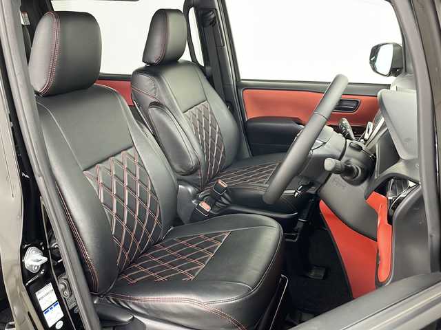 トヨタ ヴォクシー ZS 道央・札幌 2017(平29)年 3.8万km ブラック ・純正ナビ&CD&BT&HDMI&フルセグTV/・両側パワースライドドア/・バックカメラ/・純正フリップダウンモニター/・プリクラッシュセーフティ/・レーンディパーチャーアラート/・先行車発進お知らせ機能/・クルーズコントロール/・クリアランスソナー/・前後ドライブレコーダー/・ビルトインETC/・革調シートカバー/・社外フロアマット/・プッシュスタート/・LEDヘッドライト/・オートライト/・オートマチックハイビーム/・スマートキー