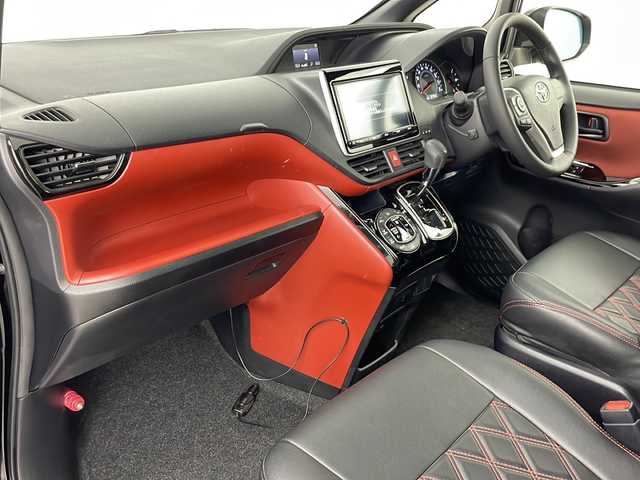 トヨタ ヴォクシー ZS 道央・札幌 2017(平29)年 3.8万km ブラック ・純正ナビ&CD&BT&HDMI&フルセグTV/・両側パワースライドドア/・バックカメラ/・純正フリップダウンモニター/・プリクラッシュセーフティ/・レーンディパーチャーアラート/・先行車発進お知らせ機能/・クルーズコントロール/・クリアランスソナー/・前後ドライブレコーダー/・ビルトインETC/・革調シートカバー/・社外フロアマット/・プッシュスタート/・LEDヘッドライト/・オートライト/・オートマチックハイビーム/・スマートキー