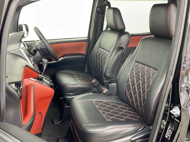 トヨタ ヴォクシー ZS 道央・札幌 2017(平29)年 3.8万km ブラック ・純正ナビ&CD&BT&HDMI&フルセグTV/・両側パワースライドドア/・バックカメラ/・純正フリップダウンモニター/・プリクラッシュセーフティ/・レーンディパーチャーアラート/・先行車発進お知らせ機能/・クルーズコントロール/・クリアランスソナー/・前後ドライブレコーダー/・ビルトインETC/・革調シートカバー/・社外フロアマット/・プッシュスタート/・LEDヘッドライト/・オートライト/・オートマチックハイビーム/・スマートキー