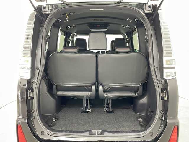 トヨタ ヴォクシー ZS 道央・札幌 2017(平29)年 3.8万km ブラック ・純正ナビ&CD&BT&HDMI&フルセグTV/・両側パワースライドドア/・バックカメラ/・純正フリップダウンモニター/・プリクラッシュセーフティ/・レーンディパーチャーアラート/・先行車発進お知らせ機能/・クルーズコントロール/・クリアランスソナー/・前後ドライブレコーダー/・ビルトインETC/・革調シートカバー/・社外フロアマット/・プッシュスタート/・LEDヘッドライト/・オートライト/・オートマチックハイビーム/・スマートキー
