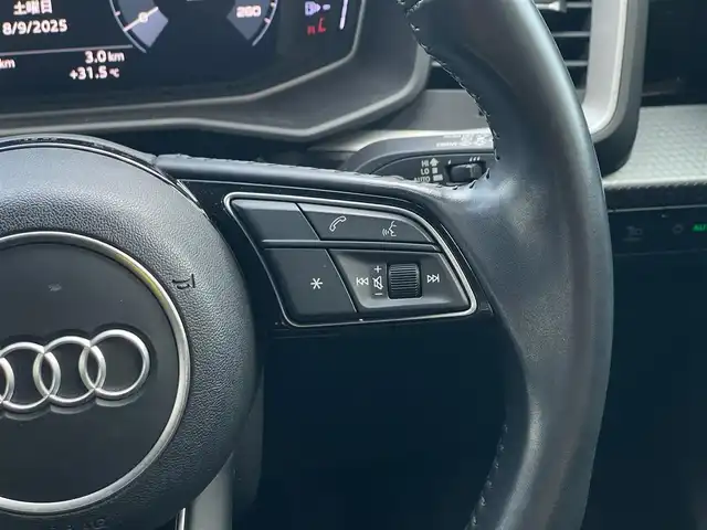 アウディ Ａ１ SB 35TFSI アドバンスド 山梨県 2019(令1)年 2.6万km 赤Ⅱ デビューパッケージ/コントラストルーフ/コンビニエンスパッケージ/ナビゲーションパッケージ/フルセグTV/Bluetooth/バックカメラ/アシスタンスパッケージ/Audiプレセンス/ACC/LKA/ワイヤレスチャージ /ETC2.0/LEDヘッドライト/バーチャルCP/純正17インチAW