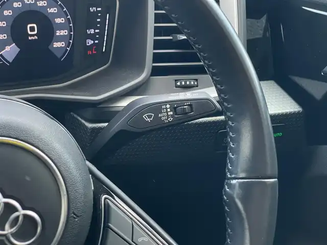 アウディ Ａ１ SB 35TFSI アドバンスド 山梨県 2019(令1)年 2.6万km 赤Ⅱ デビューパッケージ/コントラストルーフ/コンビニエンスパッケージ/ナビゲーションパッケージ/フルセグTV/Bluetooth/バックカメラ/アシスタンスパッケージ/Audiプレセンス/ACC/LKA/ワイヤレスチャージ /ETC2.0/LEDヘッドライト/バーチャルCP/純正17インチAW