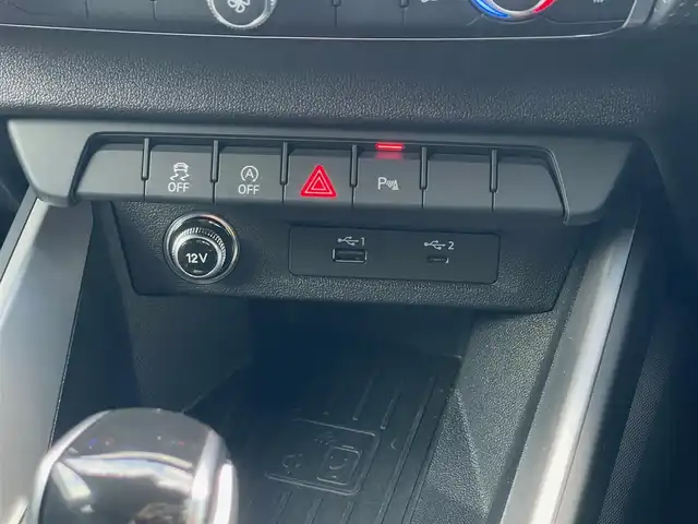 アウディ Ａ１ SB 35TFSI アドバンスド 山梨県 2019(令1)年 2.6万km 赤Ⅱ デビューパッケージ/コントラストルーフ/コンビニエンスパッケージ/ナビゲーションパッケージ/フルセグTV/Bluetooth/バックカメラ/アシスタンスパッケージ/Audiプレセンス/ACC/LKA/ワイヤレスチャージ /ETC2.0/LEDヘッドライト/バーチャルCP/純正17インチAW