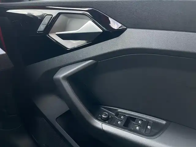 アウディ Ａ１ SB 35TFSI アドバンスド 山梨県 2019(令1)年 2.6万km 赤Ⅱ デビューパッケージ/コントラストルーフ/コンビニエンスパッケージ/ナビゲーションパッケージ/フルセグTV/Bluetooth/バックカメラ/アシスタンスパッケージ/Audiプレセンス/ACC/LKA/ワイヤレスチャージ /ETC2.0/LEDヘッドライト/バーチャルCP/純正17インチAW