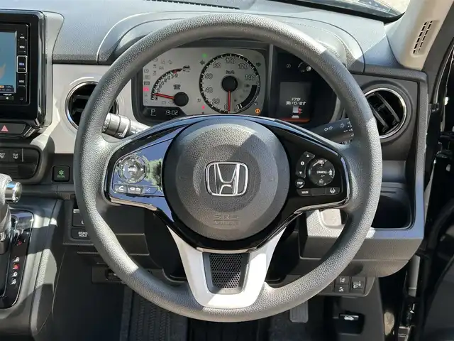 ホンダ Ｎ ＯＮＥ オリジナル 愛媛県 2021(令3)年 4.1万km クリスタルブラックパール 登録時走行距離：40440km/メーカーOP純正ナビ/AM/FM/フルセグTV/DVD/CD/ホンダセンシング/前後ドラレコ/ETC/バックカメラ/追従クルコン/電動パーキングブレーキ/ブレーキホールド/ステリモ/レーンキープアシスト/パーキングアシスト/衝突軽減システム/横滑り防止装置/盗難防止装置/LEDヘッドライト/オートライト/エンジンスタートボタン/スマートキー/純正アルミホイール/純正フロアマット