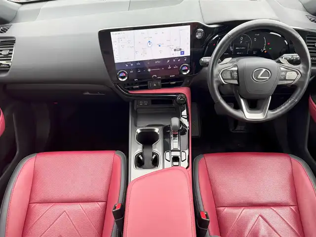 レクサス ＮＸ 250 バージョンL 愛知県 2023(令5)年 2.9万km ソニッククォーツ /禁煙/ワンオーナー/パノラマサンルーフ/赤黒ツートン革シート//ディーラー整備記録簿R5.6.7//純正ナビ/フルセグ/BT/USB/Miracast//全方位カメラ/ビルトインETC2.0/全天周ドラレコ/HUD//メモリ付きパワーシート//前席シーートヒーター/エアシート//後席シートヒーター//デジタルインナーミラー//革巻きステア/ステアスイッチ/パドルシフト/ステアヒーター//PCS/LDA/ACC/PSB/BSM/RSA/安心降車//RCTA/リアカメラディテクション//ドライブモード//照明付きバニティミラー//純正20インチAW//新車時保証書//取扱説明書//スペアスマートキー/カードキー有