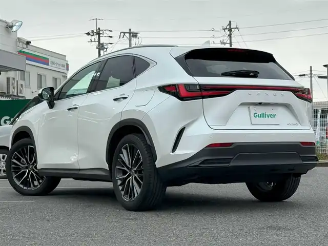 レクサス ＮＸ 250 バージョンL 愛知県 2023(令5)年 2.9万km ソニッククォーツ /禁煙/ワンオーナー/パノラマサンルーフ/赤黒ツートン革シート//ディーラー整備記録簿R5.6.7//純正ナビ/フルセグ/BT/USB/Miracast//全方位カメラ/ビルトインETC2.0/全天周ドラレコ/HUD//メモリ付きパワーシート//前席シーートヒーター/エアシート//後席シートヒーター//デジタルインナーミラー//革巻きステア/ステアスイッチ/パドルシフト/ステアヒーター//PCS/LDA/ACC/PSB/BSM/RSA/安心降車//RCTA/リアカメラディテクション//ドライブモード//照明付きバニティミラー//純正20インチAW//新車時保証書//取扱説明書//スペアスマートキー/カードキー有