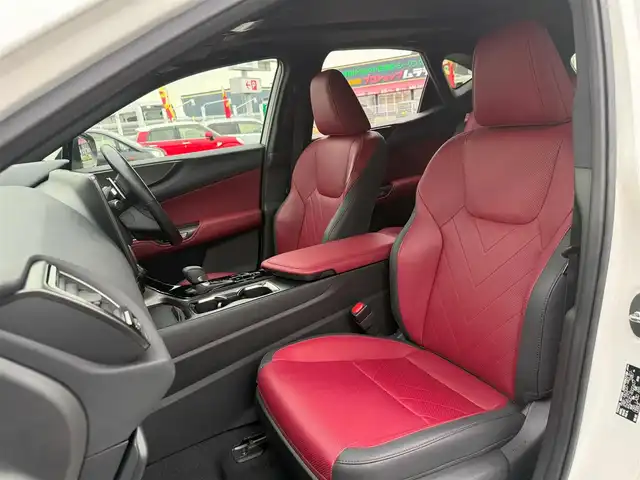 レクサス ＮＸ 250 バージョンL 愛知県 2023(令5)年 2.9万km ソニッククォーツ /禁煙/ワンオーナー/パノラマサンルーフ/赤黒ツートン革シート//ディーラー整備記録簿R5.6.7//純正ナビ/フルセグ/BT/USB/Miracast//全方位カメラ/ビルトインETC2.0/全天周ドラレコ/HUD//メモリ付きパワーシート//前席シーートヒーター/エアシート//後席シートヒーター//デジタルインナーミラー//革巻きステア/ステアスイッチ/パドルシフト/ステアヒーター//PCS/LDA/ACC/PSB/BSM/RSA/安心降車//RCTA/リアカメラディテクション//ドライブモード//照明付きバニティミラー//純正20インチAW//新車時保証書//取扱説明書//スペアスマートキー/カードキー有