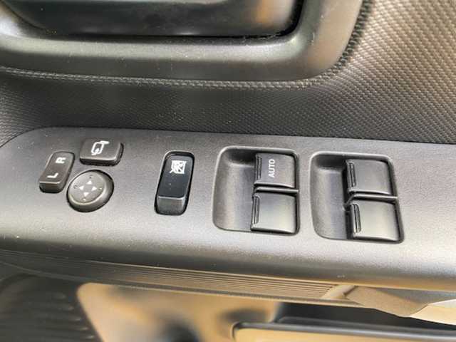 スズキ スペーシア ギア 兵庫県 2019(平31)年 7.9万km アクティブイエロー/ガンメタリック2トーン 純正8インチSDナビ/(CD/DVD/BT/AM/FM)/フルセグテレビ/バックカメラ/プッシュスタート/両側パワースライドドア/ETC/オートライト/シートヒーター/衝突軽減