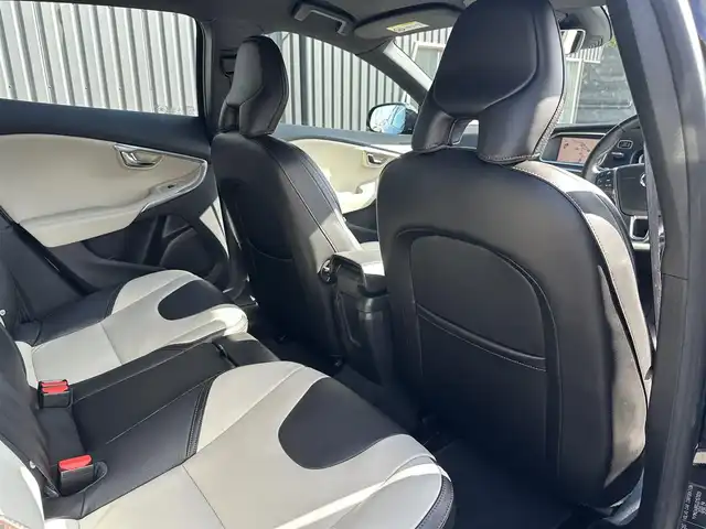 ボルボ Ｖ４０ クロスカントリー D4 アクティブED 福島県 2018(平30)年 5.4万km オニキスブラックP 150台限定車/パノラマガラスルーフ/Harman/Kardon/ACC/レーンキープ/ブラインドスポット/コンビ革シート/パワーシート/シートヒーター/純正ナビ/バックカメラ/フルセグTV/ETC/LEDオートライト/前後ドライブレコーダー/コーナーセンサー/社外レーダー/純正19AW/パドルシフト/スマートキー/取扱説明書/保証書/スペアキー