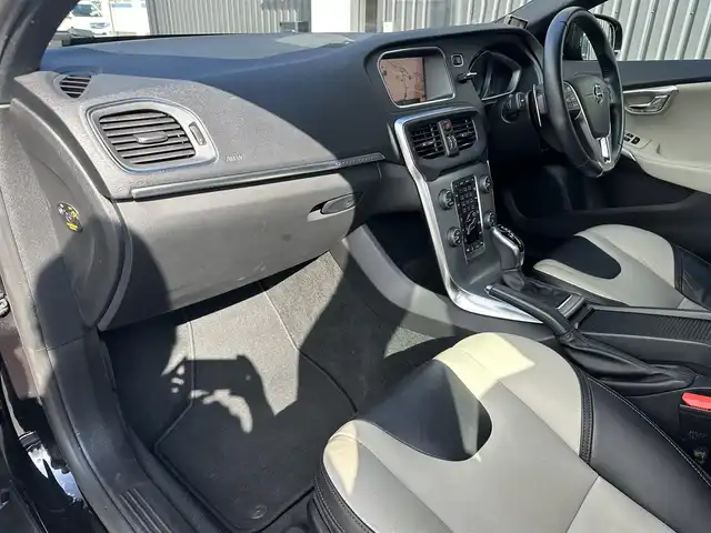 ボルボ Ｖ４０ クロスカントリー D4 アクティブED 福島県 2018(平30)年 5.4万km オニキスブラックP 150台限定車/パノラマガラスルーフ/Harman/Kardon/ACC/レーンキープ/ブラインドスポット/コンビ革シート/パワーシート/シートヒーター/純正ナビ/バックカメラ/フルセグTV/ETC/LEDオートライト/前後ドライブレコーダー/コーナーセンサー/社外レーダー/純正19AW/パドルシフト/スマートキー/取扱説明書/保証書/スペアキー