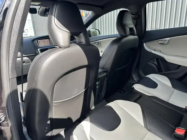 ボルボ Ｖ４０ クロスカントリー D4 アクティブED 福島県 2018(平30)年 5.4万km オニキスブラックP 150台限定車/パノラマガラスルーフ/Harman/Kardon/ACC/レーンキープ/ブラインドスポット/コンビ革シート/パワーシート/シートヒーター/純正ナビ/バックカメラ/フルセグTV/ETC/LEDオートライト/前後ドライブレコーダー/コーナーセンサー/社外レーダー/純正19AW/パドルシフト/スマートキー/取扱説明書/保証書/スペアキー