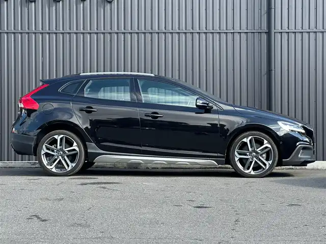 ボルボ Ｖ４０ クロスカントリー D4 アクティブED 福島県 2018(平30)年 5.4万km オニキスブラックP 150台限定車/パノラマガラスルーフ/Harman/Kardon/ACC/レーンキープ/ブラインドスポット/コンビ革シート/パワーシート/シートヒーター/純正ナビ/バックカメラ/フルセグTV/ETC/LEDオートライト/前後ドライブレコーダー/コーナーセンサー/社外レーダー/純正19AW/パドルシフト/スマートキー/取扱説明書/保証書/スペアキー