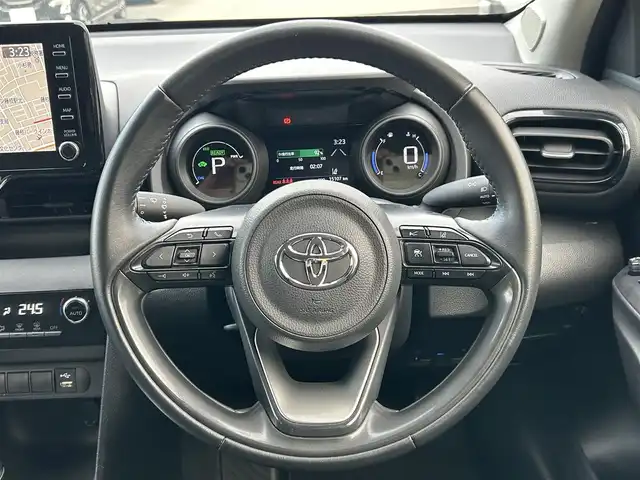 トヨタ ヤリスクロス ハイブリッド G 静岡県 2021(令3)年 1.6万km ホワイトパールクリスタルシャイン 純正ディスプレイオーディオナビ/　（AppleCarPlay/AndroidAuto/Bluetooth/）/フルセグTV/バックカメラ/トヨタセーフティセンス/プリクラッシュセーフティ/レーダークルーズコントロール/前後コーナーセンサー/レーンキープアシスト/純正ビルトインETC2.0/前後ドライブレコーダー/電動パーキングブレーキ/オートブレーキホールド/プッシュスタート/スマートキー/純正フロアマット/取扱い説明書/保証書