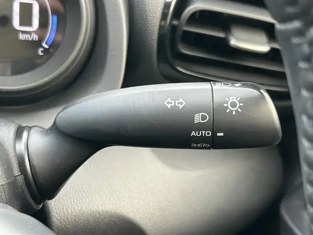 トヨタ ヤリスクロス ハイブリッド G 静岡県 2021(令3)年 1.6万km ホワイトパールクリスタルシャイン 純正ディスプレイオーディオナビ/　（AppleCarPlay/AndroidAuto/Bluetooth/）/フルセグTV/バックカメラ/トヨタセーフティセンス/プリクラッシュセーフティ/レーダークルーズコントロール/前後コーナーセンサー/レーンキープアシスト/純正ビルトインETC2.0/前後ドライブレコーダー/電動パーキングブレーキ/オートブレーキホールド/プッシュスタート/スマートキー/純正フロアマット/取扱い説明書/保証書