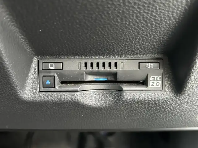 トヨタ ヤリスクロス ハイブリッド G 静岡県 2021(令3)年 1.6万km ホワイトパールクリスタルシャイン 純正ディスプレイオーディオナビ/　（AppleCarPlay/AndroidAuto/Bluetooth/）/フルセグTV/バックカメラ/トヨタセーフティセンス/プリクラッシュセーフティ/レーダークルーズコントロール/前後コーナーセンサー/レーンキープアシスト/純正ビルトインETC2.0/前後ドライブレコーダー/電動パーキングブレーキ/オートブレーキホールド/プッシュスタート/スマートキー/純正フロアマット/取扱い説明書/保証書