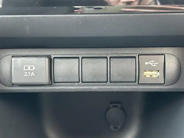 トヨタ ヤリスクロス ハイブリッド G 静岡県 2021(令3)年 1.6万km ホワイトパールクリスタルシャイン 純正ディスプレイオーディオナビ/　（AppleCarPlay/AndroidAuto/Bluetooth/）/フルセグTV/バックカメラ/トヨタセーフティセンス/プリクラッシュセーフティ/レーダークルーズコントロール/前後コーナーセンサー/レーンキープアシスト/純正ビルトインETC2.0/前後ドライブレコーダー/電動パーキングブレーキ/オートブレーキホールド/プッシュスタート/スマートキー/純正フロアマット/取扱い説明書/保証書