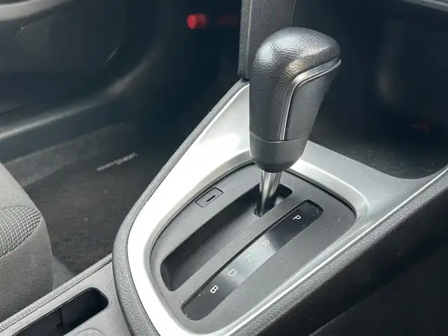 トヨタ ヤリスクロス ハイブリッド G 静岡県 2021(令3)年 1.6万km ホワイトパールクリスタルシャイン 純正ディスプレイオーディオナビ/　（AppleCarPlay/AndroidAuto/Bluetooth/）/フルセグTV/バックカメラ/トヨタセーフティセンス/プリクラッシュセーフティ/レーダークルーズコントロール/前後コーナーセンサー/レーンキープアシスト/純正ビルトインETC2.0/前後ドライブレコーダー/電動パーキングブレーキ/オートブレーキホールド/プッシュスタート/スマートキー/純正フロアマット/取扱い説明書/保証書