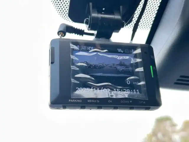 トヨタ ヤリスクロス ハイブリッド G 静岡県 2021(令3)年 1.6万km ホワイトパールクリスタルシャイン 純正ディスプレイオーディオナビ/　（AppleCarPlay/AndroidAuto/Bluetooth/）/フルセグTV/バックカメラ/トヨタセーフティセンス/プリクラッシュセーフティ/レーダークルーズコントロール/前後コーナーセンサー/レーンキープアシスト/純正ビルトインETC2.0/前後ドライブレコーダー/電動パーキングブレーキ/オートブレーキホールド/プッシュスタート/スマートキー/純正フロアマット/取扱い説明書/保証書